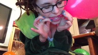 Le Lea Hd Blowing Balloons (le_lea)