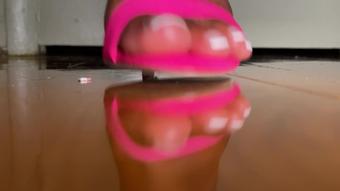 Giantess Smashes Little Person (Pink Foxx)