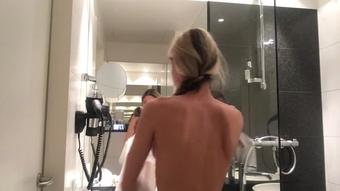I play with water (Gina Gerson Real)