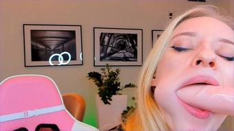 Sucking strangers cock sloppy and messy - December 25, 2021 (Jane_Klein)