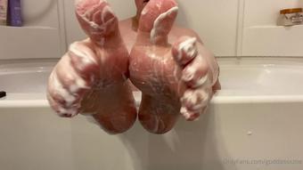 findomfootfairy 01 12 2021 2280902916 getting my feet all soapy (findomfootfairy)