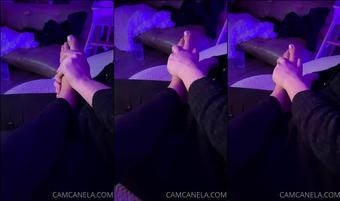 cameroncanela 01 01 2021 1999121431 @porcelainpointe is rubbing my feet  ) (cameroncanela)