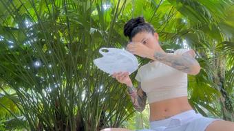 Painting outdoors (Jessica Alvarez)