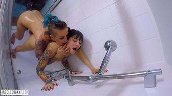 SEXY SHOWER PUSSY EATTING (Angel_Long)