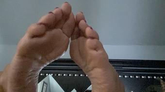 Queenmothersoles Suck My Toes While I Cum (QueenMotherSoles)