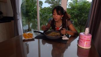 Cook a ramen with Kate (Only3x Network)