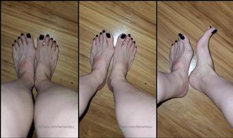 terramizu 19 09 2019 11055188 video barefoot tease footfetish soles wrinkledsoles toef (terramizu)